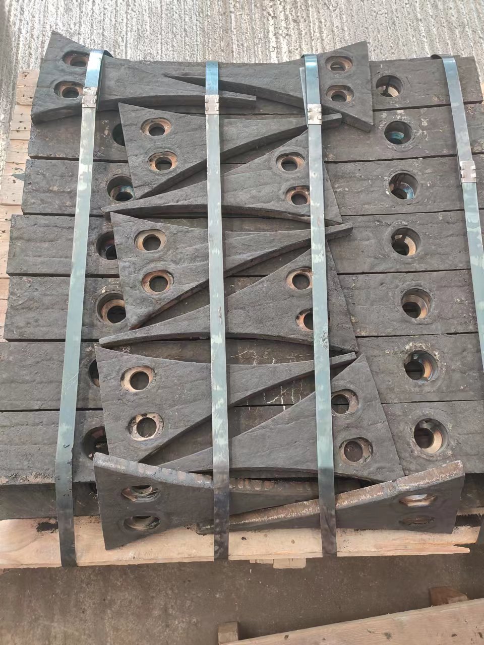 贵州堆焊耐磨钢板8+8