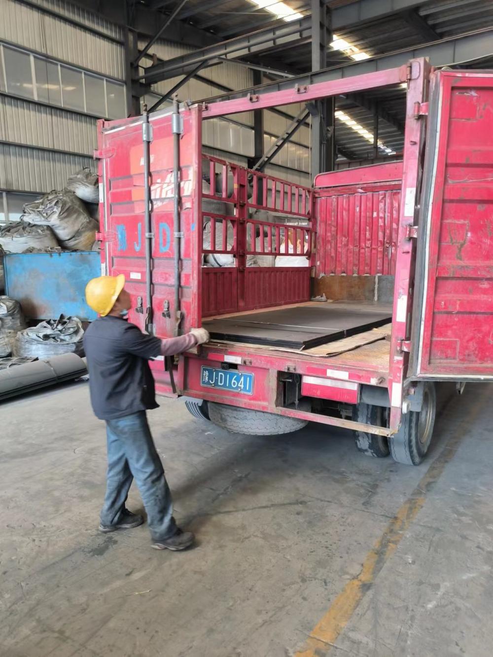 贵州碳化铬耐磨板明弧焊耐磨板