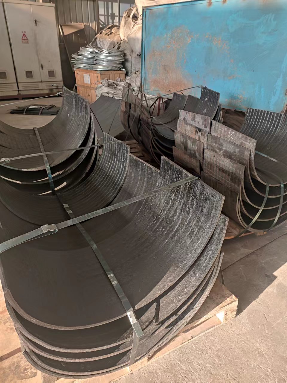 贵州钢板压弧度 堆焊耐磨板