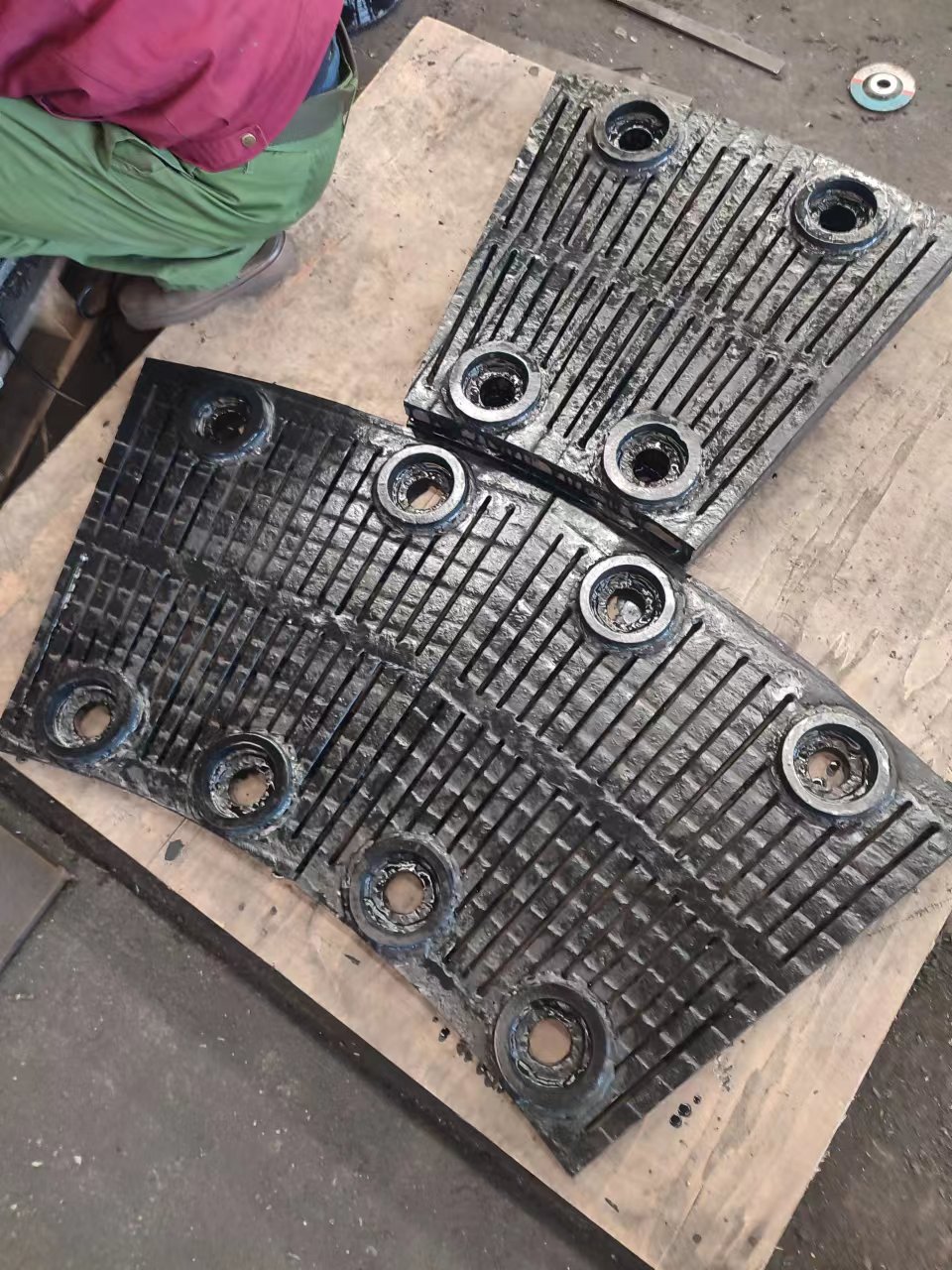 贵州碳化铬耐磨板，堆焊耐磨管